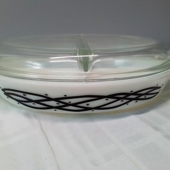 Vintage Pyrex Barbedwire divided oval casserole - Picture 1 of 7
